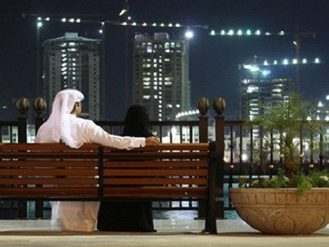 2. Qatar - 14,3% Dân số: 1,76 triệu người Quốc gia dầu mỏ này đang biến mình thành bảo tàng các tác phẩm nghệ thuật hiện đại khi hoàng gia Qatar vừa mua bức tranh đắt nhất thế giới với giá 250 triệu USD. 2. Qatar - 14,3% Dân số: 1,76 triệu người Quốc gia dầu mỏ này đang biến mình thành bảo tàng các tác phẩm nghệ thuật hiện đại khi hoàng gia Qatar vừa mua bức tranh đắt nhất thế giới với giá 250 triệu USD.