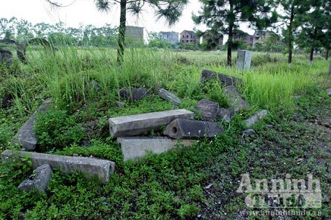 Những tảng bê tông ngổn ngang Những tảng bê tông ngổn ngang