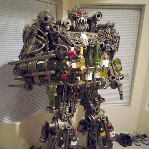 6. Transformer Wine Rack Sản xuất bởi: Clifford Wong Giá: 7,000 USD Chiếc kệ rượu biến áp này được thiết kế như hình người máy, là lựa chọn lý tưởng cho phòng cách của bạn đặc biệt dành cho những người yêu thích sự phá cách. Sáng tạo độc đáo bởi Clifford Wong sẽ cho phép bạn có thể lưu trữ 32 chai rượu vang. 6. Transformer Wine Rack Sản xuất bởi: Clifford Wong Giá: 7,000 USD Chiếc kệ rượu biến áp này được thiết kế như hình người máy, là lựa chọn lý tưởng cho phòng cách của bạn đặc biệt dành cho những người yêu thích sự phá cách. Sáng tạo độc đáo bởi Clifford Wong sẽ cho phép bạn có thể lưu trữ 32 chai rượu vang.