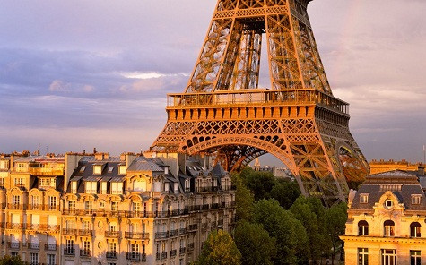 4. Paris Một trong những địa điểm thu hút đầu tư ờ Paris là "Ile St Louis" và đặc biệt là "Quai de Bethune" nhìn ra sông Seine. Ile St Louis ở trung tâm của Paris bao gồm các di tích, phòng trưng bày, bảo tàng,.. Ngoài ra còn có cả ngân hàng ở bên trái và bên phải.