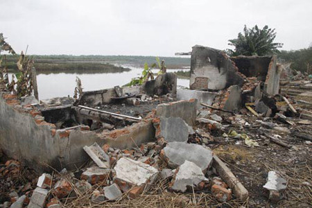 Căn nhà ông Vươn bị phá trong vụ cưỡng chế. Căn nhà ông Vươn bị phá trong vụ cưỡng chế.