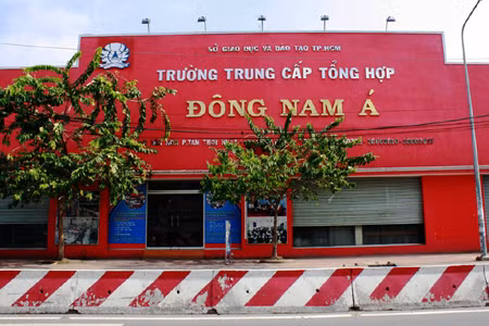 Trường trung cấp Tổng hợp Đông Nam Á, nơi xảy ra vụ mất trộm 6 xe máy.