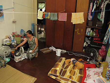 Bên trong khu trọ mà các nữ lao động Việt Nam từng ở tại đường Tull, George Town tại Penang. Ảnh: Yeoheng Nean.