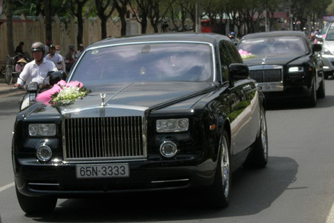 Nữ đại gia dự kiến sẽ bán cả siêu xe Rolls Royce Phantom để trả nợ. Ảnh: P.T Nữ đại gia dự kiến sẽ bán cả siêu xe Rolls Royce Phantom để trả nợ. Ảnh: P.T
