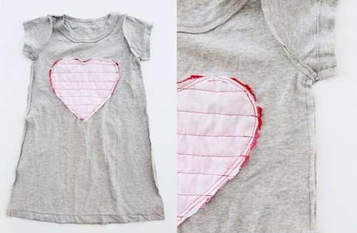 Cuối cùng bạn may 2 sườn áo 2 bên. Đường may cách mép 1cm. Cuối cùng bạn may 2 sườn áo 2 bên. Đường may cách mép 1cm.