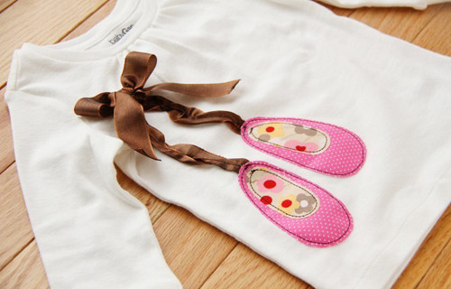 Vậy là chiếc áo mới với đôi giày Ballet đã hoàn thành! Vậy là chiếc áo mới với đôi giày Ballet đã hoàn thành!