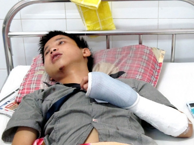 SV Nguyễn Văn Mạnh nằm điều trị tại BV Đa khoa Đà Nẵng Ảnh: N.C. SV Nguyễn Văn Mạnh nằm điều trị tại BV Đa khoa Đà Nẵng Ảnh: N.C.