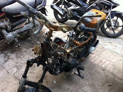 Chiếc xe máy Đại cướp được của anh Hòa đã cháy rụi Chiếc xe máy Đại cướp được của anh Hòa đã cháy rụi