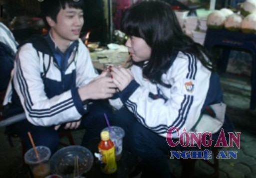 Giới trẻ ngày nay dễ dàng sa vào chuyện tình cảm quá sớm Giới trẻ ngày nay dễ dàng sa vào chuyện tình cảm quá sớm