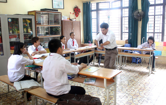 Những từ mới, khó hiểu, giáo viên phải hành động giống như nhân vật được nhắc đến trong bài để các em hiểu rõ hơn. Những từ mới, khó hiểu, giáo viên phải hành động giống như nhân vật được nhắc đến trong bài để các em hiểu rõ hơn.