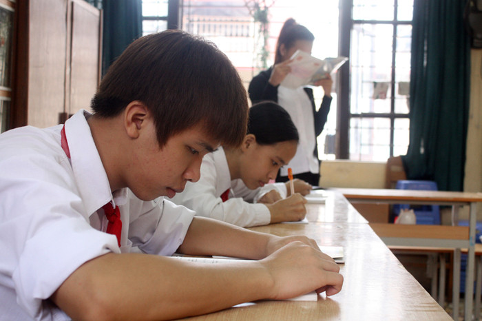 Mỗi em được giáo viên giao cho đọc một đoạn, nên việc chăm chú theo dõi bài luôn được chú trọng để có thể hiểu được nội dung của bài giảng và những từ mới trong phần giải nghĩa. Mỗi em được giáo viên giao cho đọc một đoạn, nên việc chăm chú theo dõi bài luôn được chú trọng để có thể hiểu được nội dung của bài giảng và những từ mới trong phần giải nghĩa.