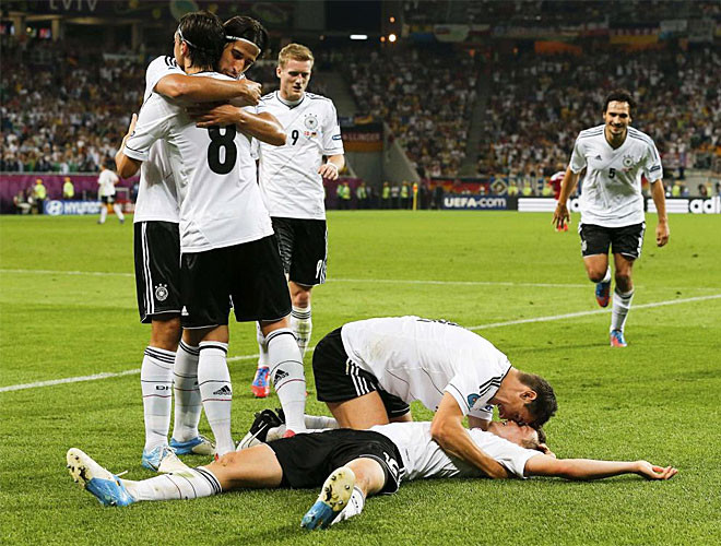 Nhưng họ đã bị nghiền bởi "Cỗ xe tăng".