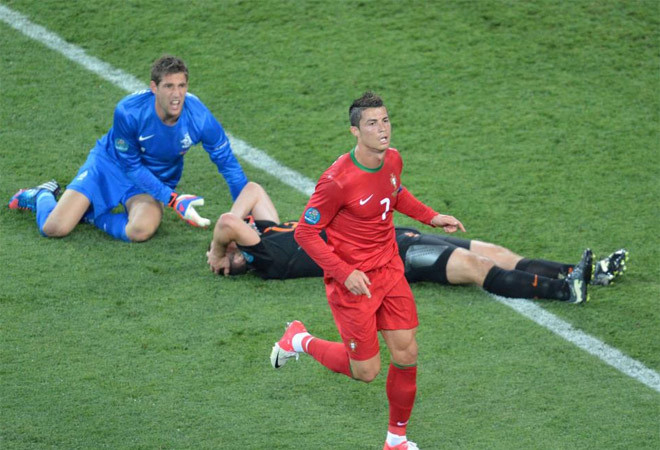 Ronaldo tỏa sáng, ghi bàn đầu tiên ở VCK Euro 2012.