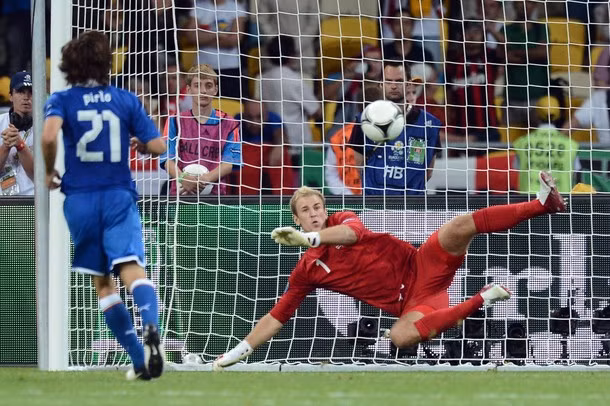 Một cú dứt điểm vô cùng tinh tế để hạ thủ môn đối phương.