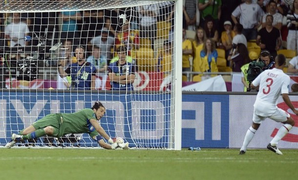 A.Cole cũng chẳng thành. A.Cole cũng chẳng thành.