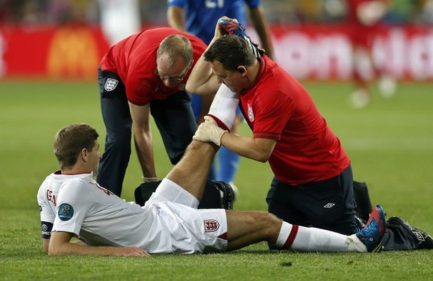 Đội trưởng Gerrard chơi hết sức mình có thể. Đội trưởng Gerrard chơi hết sức mình có thể.