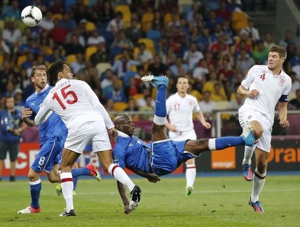 Ngoài Pirlo, Balotelli cũng đã có một trận đấu hay. Ngoài Pirlo, Balotelli cũng đã có một trận đấu hay.