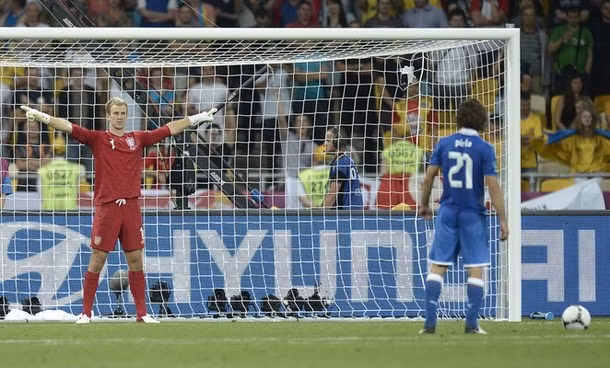 Anh đối mặt với sự tự tin của thủ môn tuyển Anh.