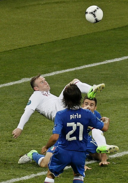 Anh có mặt ở mọi điểm nóng trên sân. Anh có mặt ở mọi điểm nóng trên sân.