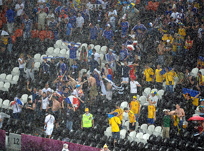 Khán giả trên khán đài.