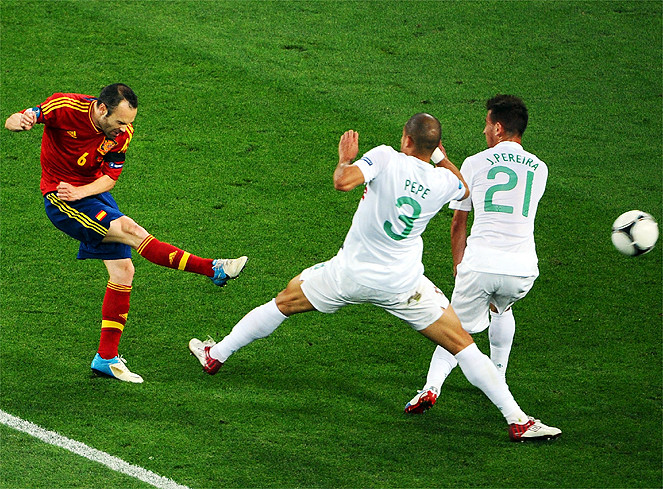 Iniesta tìm kiếm vận may.