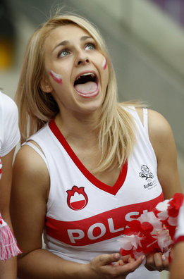 Vẻ đẹp của nữ CĐV Ba Lan.