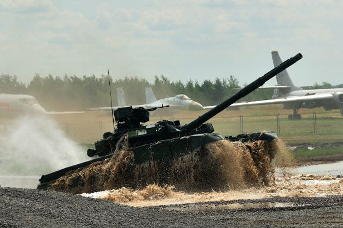 Một trung tâm thử nghiệm dành cho xe tăng, xe bọc thép “bay”, “nhảy” và “lội” đã được xây dựng gần một sân bay địa phương.