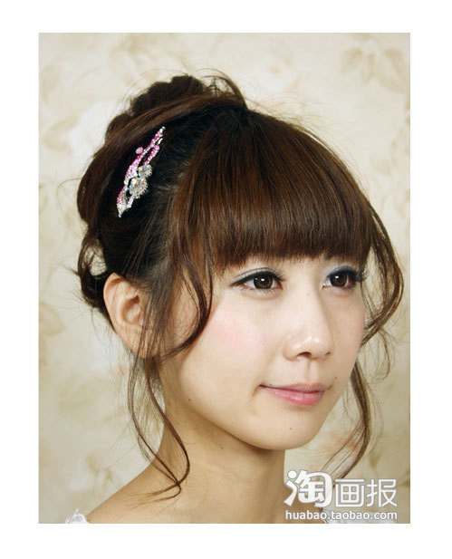 Cuối cùng có thể đính thêm chiếc kẹp đá xinh xắn để nhìn bạn vừa trẻ trung lại vừa thanh lịch nơi công sở. Cuối cùng có thể đính thêm chiếc kẹp đá xinh xắn để nhìn bạn vừa trẻ trung lại vừa thanh lịch nơi công sở.