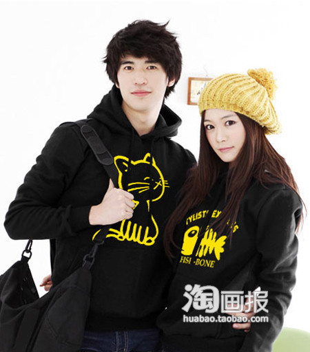 Có vẻ áo nỉ rất thịnh hành cho đồ đôi tình nhân trong lễ valentine năm nay.