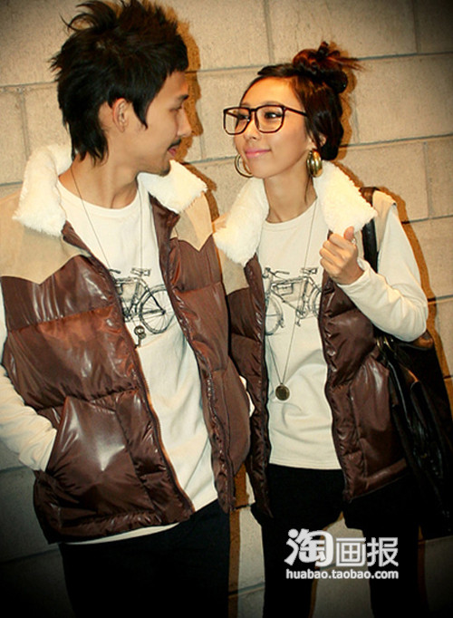 Kết hợp áo phao cộc tay cùng áo phông trắng, nhẹ nhàng ấm áp cho ngày lạnh đầu Xuân .