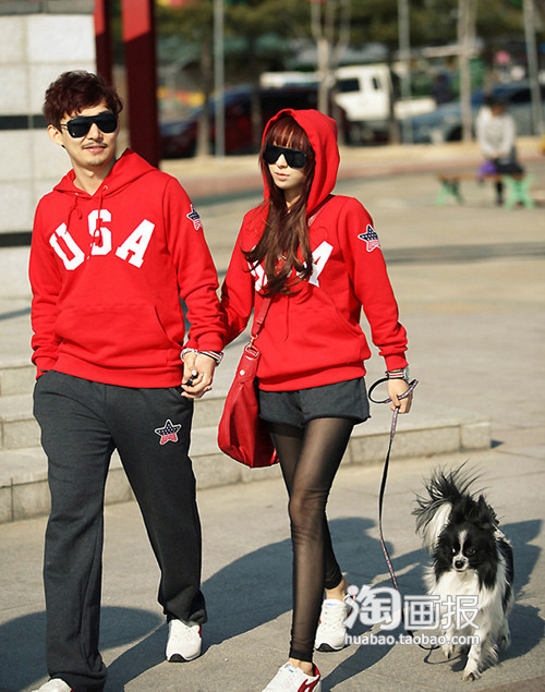 Mùa Đông với màu đen và đỏ sẽ khiến cho cặp tình nhân trở nên ấm áp hơn trong ngày giá lạnh.