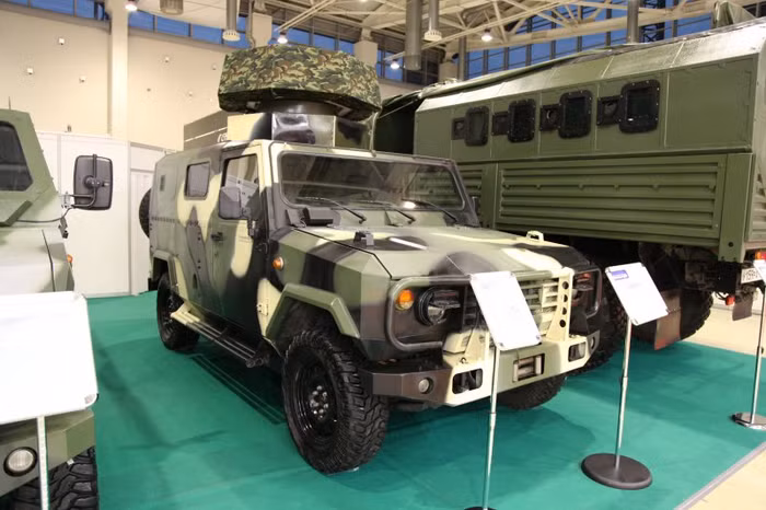 Xe radar Skorpion 2M với radar KORSAR-M tại triển lãm Interpolitex 2012.