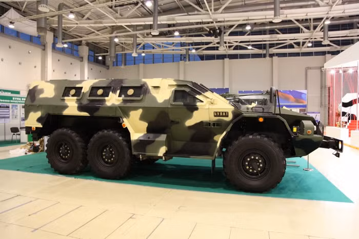 Đây là lần thứ 16 triển lãm Interpolitex được tổ chức. Tham gia triển lãm lần này có 396 công ty đến từ hàng chục quốc gia, trong đó có Nga, Đức, Ấn Độ, Ý, Trung Quốc, Mỹ, Pháp, Séc…Trong ảnh là xe bọc thép KAMAZ-5350 (SBA-60-K2 Bulat).