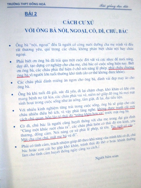 Bố cục của mỗi bài lộn xộn, cách hành văn và ngôn ngữ thiếu chuẩn mực, sai kiến thức cơ bản Bố cục của mỗi bài lộn xộn, cách hành văn và ngôn ngữ thiếu chuẩn mực, sai kiến thức cơ bản