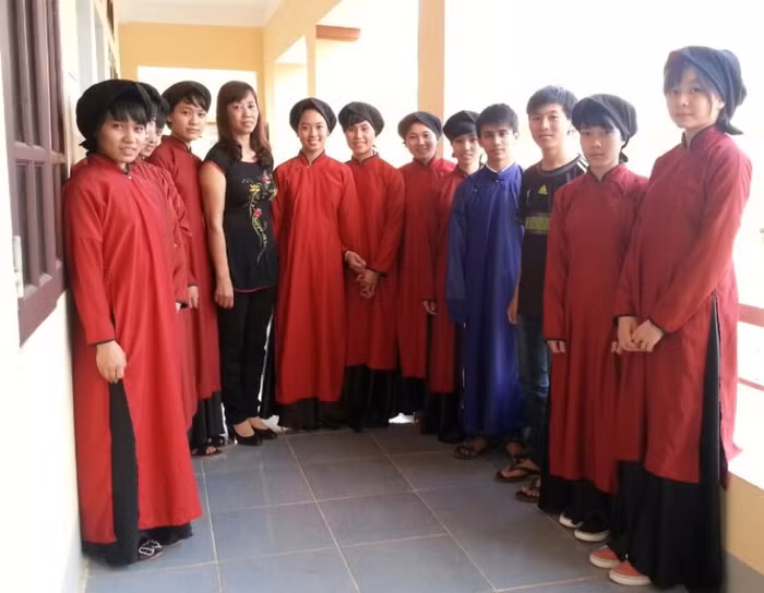 Sinh viên Nguyễn Minh Đức (đứng thứ 3 từ bên phải sang)