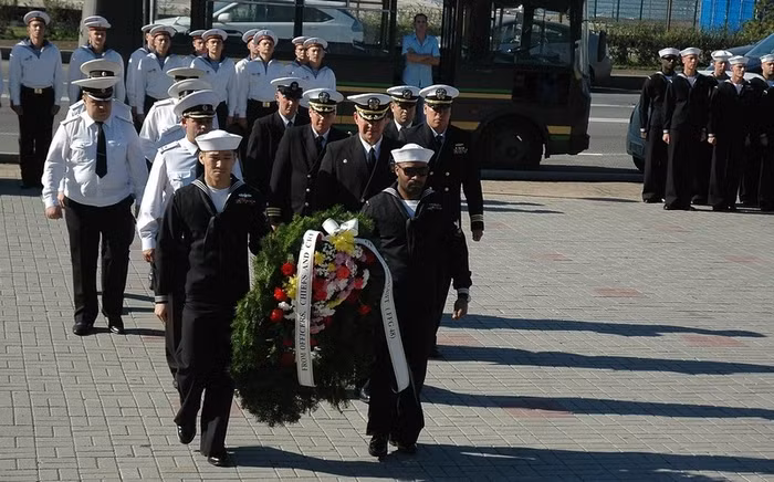 Hình ảnh chuyến thăm của khu trục hạm USS Vandegrift tới căn cứ chính của Hạm đội Thái Bình Dương Nga. Hình ảnh chuyến thăm của khu trục hạm USS Vandegrift tới căn cứ chính của Hạm đội Thái Bình Dương Nga.