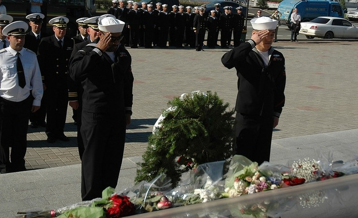 Hình ảnh chuyến thăm của khu trục hạm USS Vandegrift tới căn cứ chính của Hạm đội Thái Bình Dương Nga. Hình ảnh chuyến thăm của khu trục hạm USS Vandegrift tới căn cứ chính của Hạm đội Thái Bình Dương Nga.