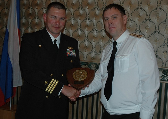 Hình ảnh chuyến thăm của khu trục hạm USS Vandegrift tới căn cứ chính của Hạm đội Thái Bình Dương Nga. Hình ảnh chuyến thăm của khu trục hạm USS Vandegrift tới căn cứ chính của Hạm đội Thái Bình Dương Nga.