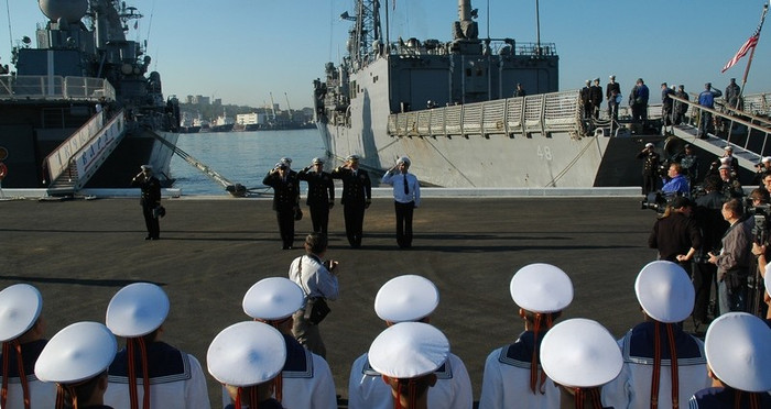 USS Vandegrift (FFG-48) là một khu trục hạm tên lửa lớp Oliver Hazard Perry được đặt tên theo tên của tướng Alexander A. Vandegrift, Tư lệnh thứ 18 Thủy quân Lục chiến Hoa Kỳ, do hãng đóng tàu Todd Pacific, Seattle thiết kế. USS Vandegrift (FFG-48) là một khu trục hạm tên lửa lớp Oliver Hazard Perry được đặt tên theo tên của tướng Alexander A. Vandegrift, Tư lệnh thứ 18 Thủy quân Lục chiến Hoa Kỳ, do hãng đóng tàu Todd Pacific, Seattle thiết kế.