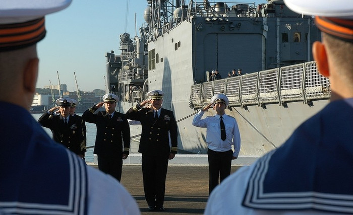 Trong bài phát biểu của mình, Oleg Korolev đã nhấn mạnh tầm quan trọng sự hợp tác giữa lực lượng hải quân Nga và Hoa Kỳ đặc biệt là các hoạt động quốc tế ở Vịnh Aden. Trong bài phát biểu của mình, Oleg Korolev đã nhấn mạnh tầm quan trọng sự hợp tác giữa lực lượng hải quân Nga và Hoa Kỳ đặc biệt là các hoạt động quốc tế ở Vịnh Aden.