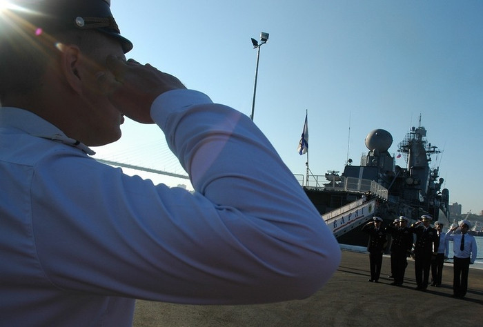 Hình ảnh chuyến thăm của khu trục hạm USS Vandegrift tới căn cứ chính của Hạm đội Thái Bình Dương Nga. Hình ảnh chuyến thăm của khu trục hạm USS Vandegrift tới căn cứ chính của Hạm đội Thái Bình Dương Nga.