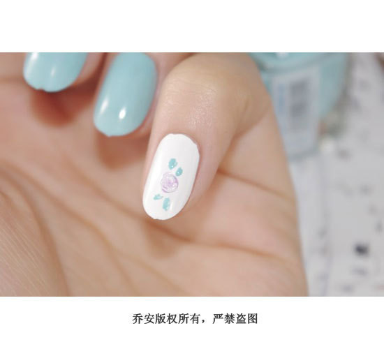 Bước 2: Sau đó tiếp tục vẽ những chấm xanh xung quanh.