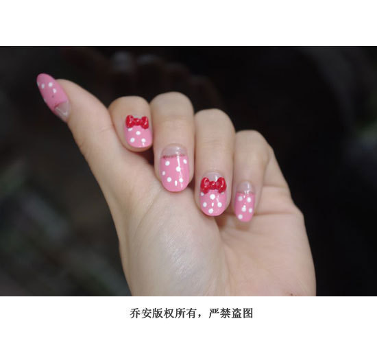 Không quá cầu kỳ hay phức tạp, bạn có thể tự vẽ cho mình được kiểu nail vừa đẹp vừa nữ tính.