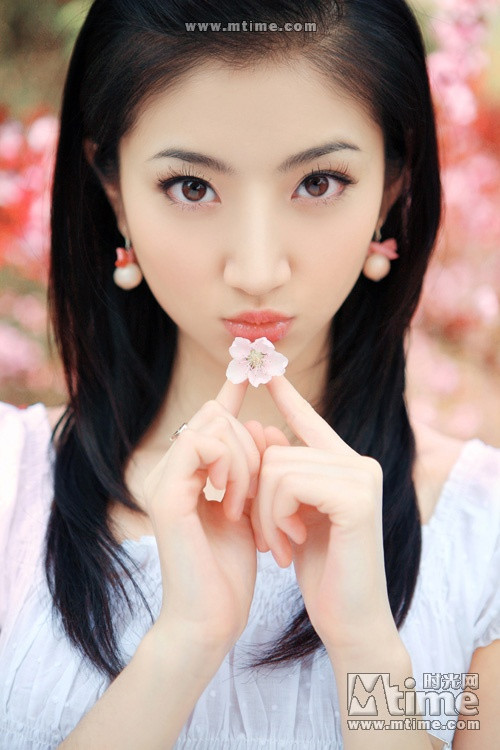 Cảnh Điềm: Cảnh Điềm là gương mặt mới trong làng giải trí Cbiz.