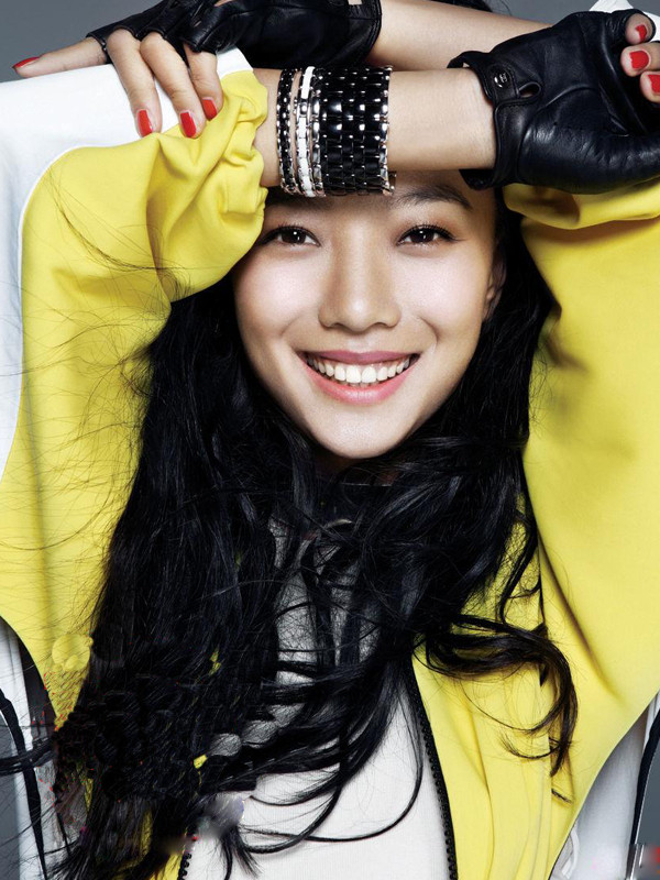 Vương Lạc Đan (1986): Vương Lạc Đan là một trong những ngôi sao sáng giá, được mệnh danh là “tứ tiểu Hoa đán” của nền điện ảnh TQ.