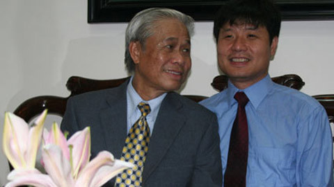 Nhà thơ Vũ Quần Phương và con trai Vũ Hà Văn Nhà thơ Vũ Quần Phương và con trai Vũ Hà Văn