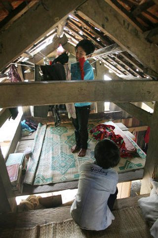 Khoang áp mái là nơi ngủ nghỉ của 6 nam học sinh từ lớp 6 đến lớp 8.