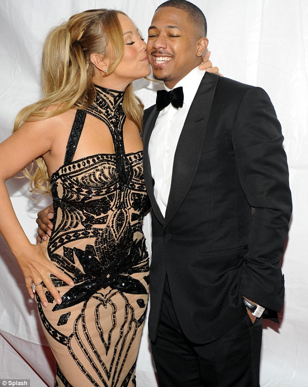 Mariah Carey lộ ngực xệ vì chọn nhầm váy, Thời trang, Kim Kardashian, Miranda Kerr, sao, thoi trang, Mariah Carey,