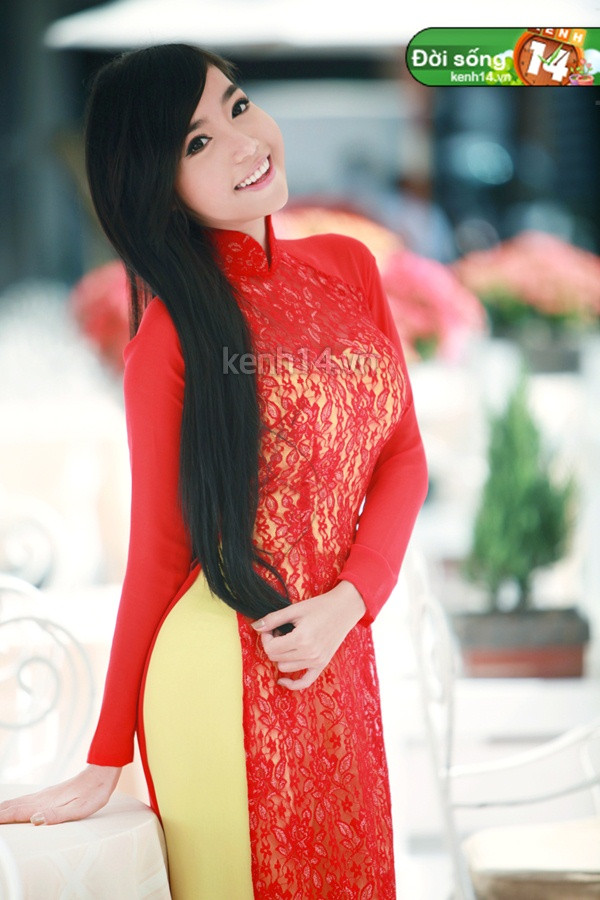 Xem thêm: Sao Việt diện Trench coat?/Sao Việt mặc cực đẹp và lạ/Gợi cảm với màu nuy thời trang/Sao Việt với váy vintage style Xem thêm: Sao Việt diện Trench coat?/Sao Việt mặc cực đẹp và lạ/Gợi cảm với màu nuy thời trang/Sao Việt với váy vintage style