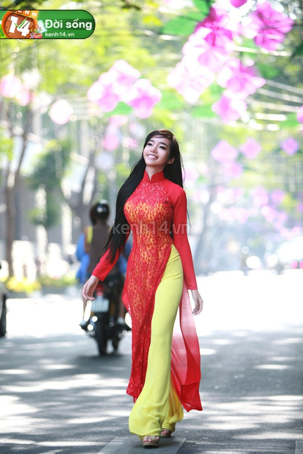 Elly đang là người mẫu ảnh và tham gia một số dự án điện ảnh. Xem thêm: Sao Việt diện Trench coat?/Sao Việt mặc cực đẹp và lạ/Gợi cảm với màu nuy thời trang/Sao Việt với váy vintage style Elly đang là người mẫu ảnh và tham gia một số dự án điện ảnh. Xem thêm: Sao Việt diện Trench coat?/Sao Việt mặc cực đẹp và lạ/Gợi cảm với màu nuy thời trang/Sao Việt với váy vintage style